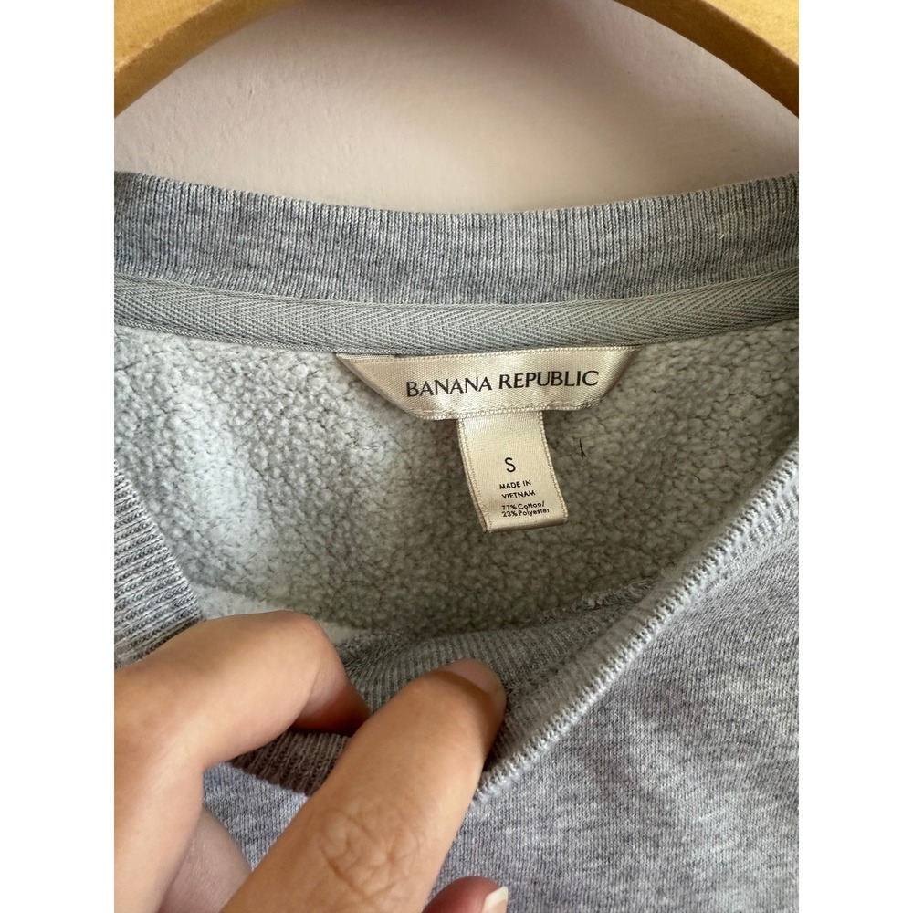 Banana Republic Womens Gray Cropped Crewneck Sweatshirt Pullover Size S - Picture 3 of 6